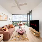 1bedroom Sip In Style In Queens Wharf - Level 33 With And River View Apartment