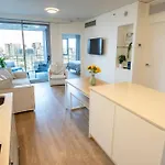 Modern City Pad, 1-Min To Showgrounds