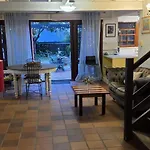 One Bdrm Garden & Piano Apt