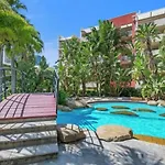 Modern 2Br Retreat With Gym, Pool And Balcony