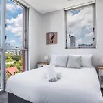 Fortitude Valley Escape With Pool, Gym & Parking