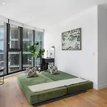 Valley Getaway - Rooftop Pool - Parking - Sleeps 6