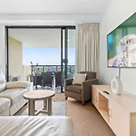 Central 2-Bed Apartment With River Views