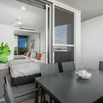 Gabba Retreat - Rooftop Pool & Stunning City View