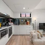 Cs - Gorgeous Views 2br W Parking, Pool & Gym *