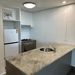 Modern Escape In The Heart Of Brisbane City With An Amazing River View!