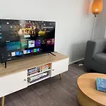 U2 Cute Fresh Unit Quiet Centre Newac Smarttv