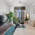 Spacious Inner-City Apartment With Pool