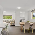 Spacious New Farm Stay With Balcony And Secure Parking