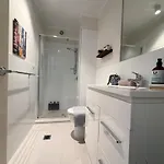 2B2B Apt With Courtyard - Close To Cbd - Free Parking