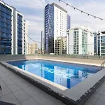 Stylish 2Br Cityside Apt With Pool, Gym And Parking