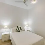 Modern 1Br Retreat - Pool, Gym, Parking - Walk To South Bank