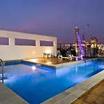South Brisbane 1-Bed Apt With Spacious Balcony