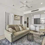 Stylish 2-bed In South