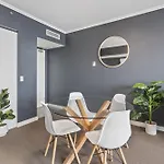 Bright 1-Bed Retreat In Charlotte Towers