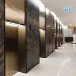 Skyrise Upper Floor Infinite Pool Apartment Brisbane