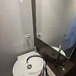 Upper Skyrise Unit Cbd Pool Gym Apartment Brisbane