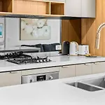 Designer Woolloongabba Retreat Near The Gabba