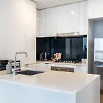Fortitude Valley Escape With Pool, Gym & Parking