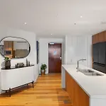 Skylight Brisbane Apartment With Free Parking