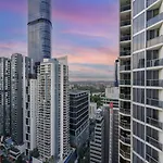 Dusk A Luxury 2Bed 2Bath Cbd Sky Home With Pool Parking And Spa