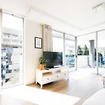 Family-Friendly 2Brwalk To River & Shops Pool&Gym