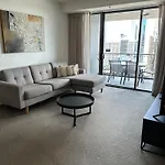 Modern Escape In The Heart Of Brisbane City With An Amazing River View!