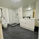 West End Apartment Spacious 2Bed, 2Bath Apartment With Secure Parking