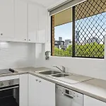 Spacious New Farm Stay With Balcony And Secure Parking