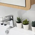 Cordelia St Studio Pool And Gym Central Brisbane 30806-2