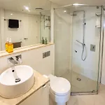 Modern City Pad, 1-Min To Showgrounds