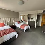 One-Bedroom City Escape I Mantra On Queen