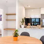 Fortitude Valley Escape With Pool, Gym & Parking *