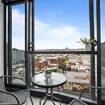 Valley Getaway - Rooftop Pool - Parking - Sleeps 6 Apartment Brisbane