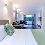 Kelvin Grove Corner - Near Qut Campus, Dining & Cbd