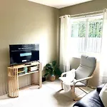 U5-Traditional Qld Unit With Backyard-Fresh-Quiet Leafy Centre-Newac Smarttv