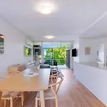 Apartment Bulimba Solace - Poolside Living By River