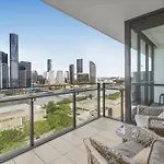 Apartment Stylish 2-bed In South *