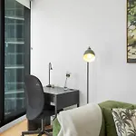 Valley Getaway - Rooftop Pool - Parking - Sleeps 6 *