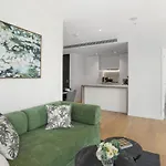 Valley Getaway - Rooftop Pool - Parking - Sleeps 6 Apartment *