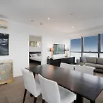 Dreamy Skyline Views-Pool Sauna Gym-Meriton Soleil