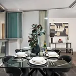 Dusk A Luxury 2bed 2bath Cbd Sky With Pool Parking And *