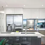 Apartment 2 Bed 2 Bath Parking *