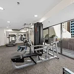 Direct Story Bridge Views - Sleeps 6 - Parking - Resort