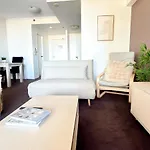 Direct Story Bridge Views - Sleeps 6 - Parking - Resort