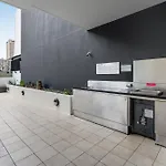 Bright 1-bed Retreat In Charlotte Towers * Brisbane