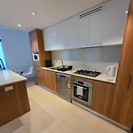 Upper Skyrise Unit Cbd Pool Gym Brisbane