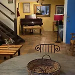 One Bdrm Garden & Piano Apt