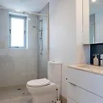 Fortitude Valley Escape With Pool, Gym & Parking *