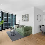 Valley Getaway - Rooftop Pool - Parking - Sleeps 6 Apartment